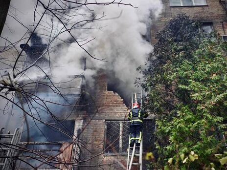 В Киеве на дома упали обломки российских ракет – ГСЧС