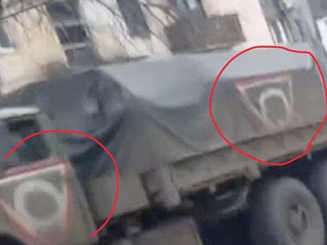 Через Мариуполь идет много техники оккупантов с херсонского направления, на ней появились новые отметки – Андрющенко