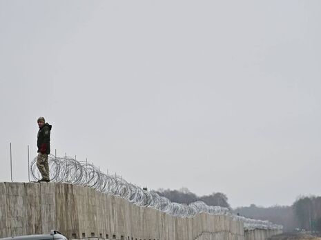 Яценюк о стене на границе с Беларусью: Хорошо, что наконец-то начали строить. Браво