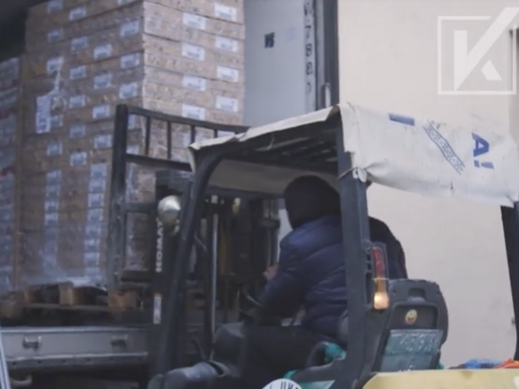 Приблизно 22 тонн сиру із Франції для пацієнтів українських лікарень передав волонтерський штаб 