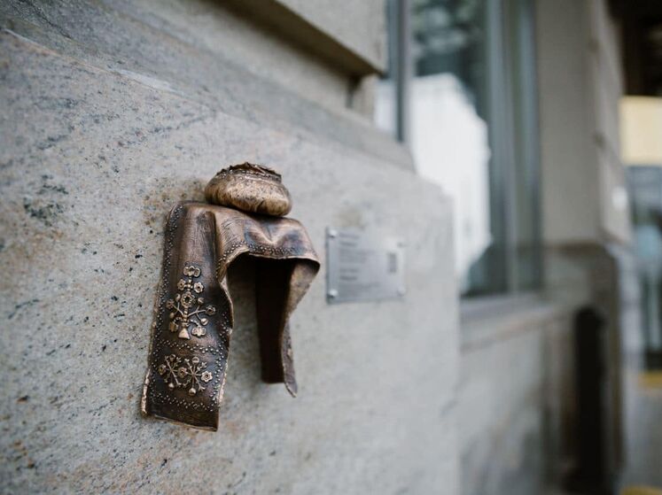 В Киеве появилась мини-скульптура "паляниці"