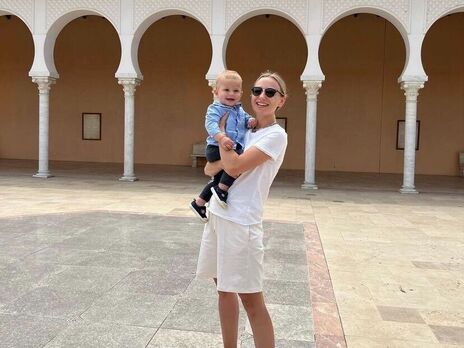 Дружина Павліка показала, у кого вродився її білявий син