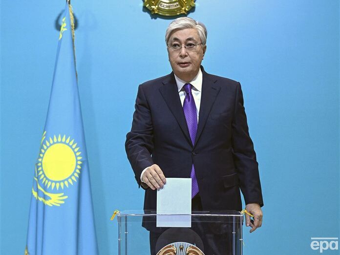 Токаєв перемагає на виборах у Казахстані з 81,3% голосів, його найближчий суперник не набрав і 4% – дані ЦВК