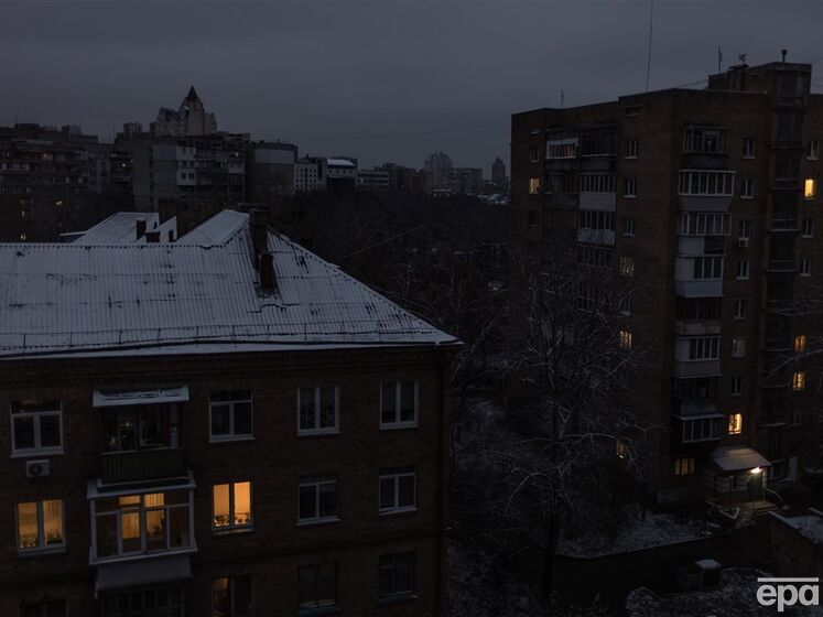 Через обстріли окупантів весь Київ без води, Київську область повністю знеструмлено