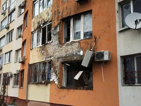Через масований ворожий обстріл по Херсону 24 листопада було пошкоджено приватні та багатоповерхові будинки, зазначили у міськраді