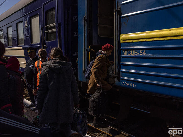 Первые 100 херсонцев уже эвакуировались из города и едут в Хмельницкий – Минреинтеграции