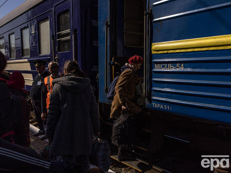 Первые 100 херсонцев уже эвакуировались из города и едут в Хмельницкий – Минреинтеграции