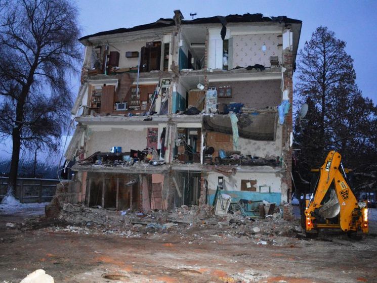 Спасатели закончили разбор завалов жилого дома в Чернигове