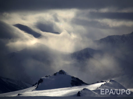 Ученые впервые посетили ледяной кратер в Антарктиде