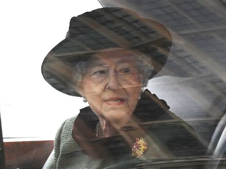 Автор новой книги утверждает, что британская королева болела раком