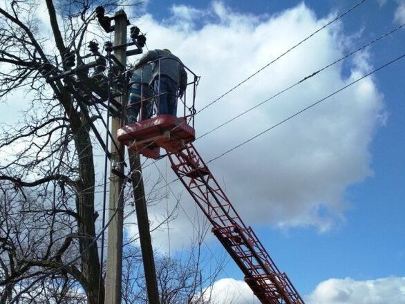 Энергетики ДТЭК Ахметова вернули свет для 60 тыс. семей в Донецкой и Днепропетровской областях