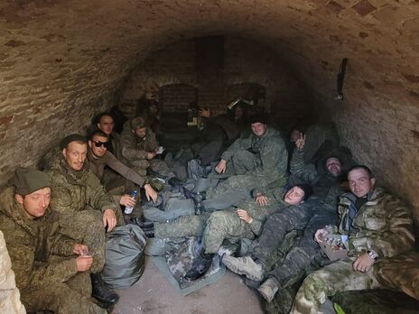 Російських контрактників, які відмовилися воювати, тримали в підвалах на Донбасі. Вони висунули вимогу притягти своїх командирів до кримінальної відповідальності