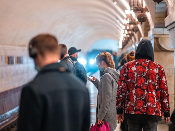 На 19 станциях метро в Киеве оборудованы точки с USB-зарядками – мэр