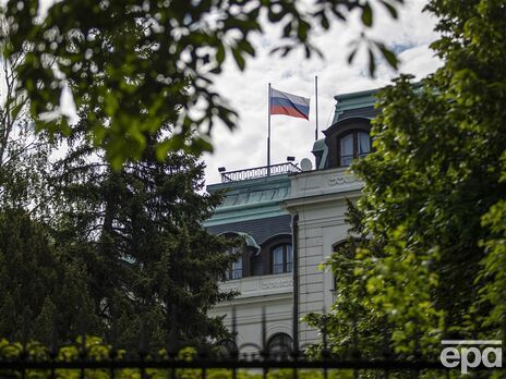 В Чехии зарегистрировали петицию, предложив отключить от электричества, газа и воды посольство России. Она набрала уже треть необходимых голосов