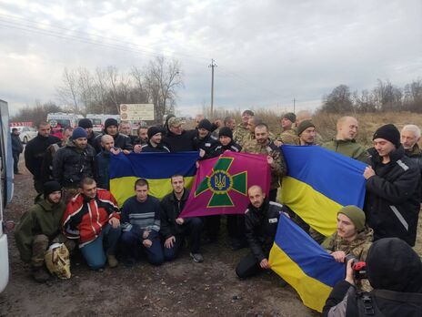 Відбувся ще один обмін полоненими, Україна повернула 50 осіб, зокрема захисників Маріуполя, яких утримували в Оленівці