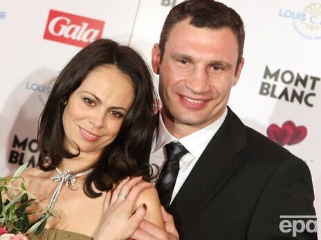 Вязаная шапка и укороченные брюки широкого кроя. Бывшая жена мэра Киева Кличко показала новый образ