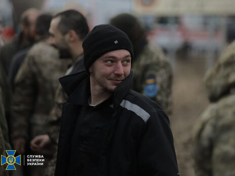 Четвертый за две недели обмен. В СБУ показали защитников, которых Украина освободила из плена РФ. Фоторепортаж