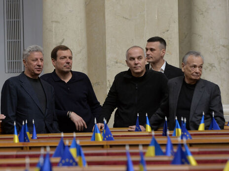 Зеленський попросив Стефанчука розглянути варіанти позбавлення депутатів, обраних від ОПЗЖ, мандатів