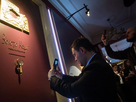 Порошенко: Решение суда Амстердама значит, что Крым – наш, и точка