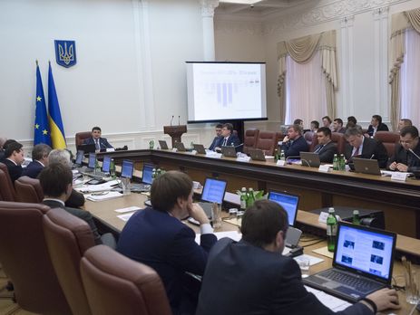 Кабмин утвердил решение о повышении зарплаты учителям