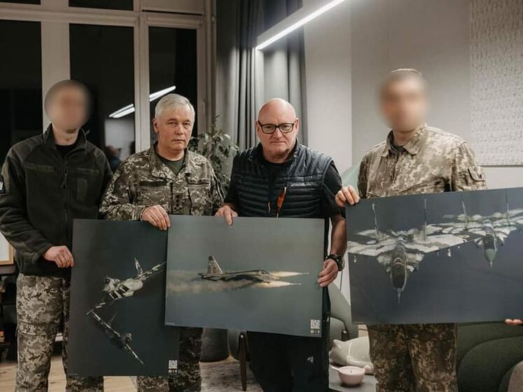 Американский астронавт Келли перед отъездом из Киева провел с украинскими пилотами "теплый и засекреченный разговор", в том числе о F-16 