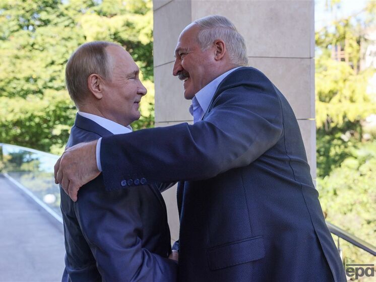 Веллер: Лукашенко давно розлючує Путіна, Путін хотів би його замінити. У них мізки різного ступеня хитрості