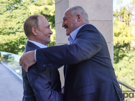 Веллер: Лукашенко давно розлючує Путіна, Путін хотів би його замінити. У них мізки різного ступеня хитрості
