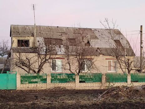 Унаслідок обстрілу з боку російських загарбників виникла пожежа на СТО, а також пошкоджено покрівлі приватних будинків