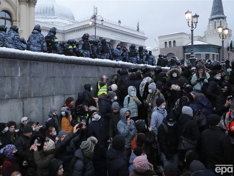В РФ запретили проводить митинги в вузах, церквях и возле органов власти