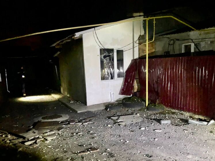 Окупанти обстріляли Нікополь, пошкоджено понад 10 житлових будинків, газопроводи й лінію електропередавання – ОВА