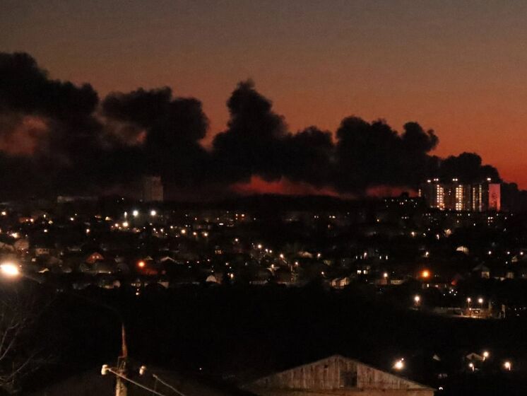 У російському Курську сталася пожежа біля аеродрому. Місцева влада повідомляє про атаку безпілотника