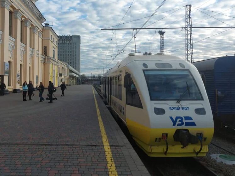 В Украине 15 поездов задерживаются из-за последствий ракетной атаки РФ