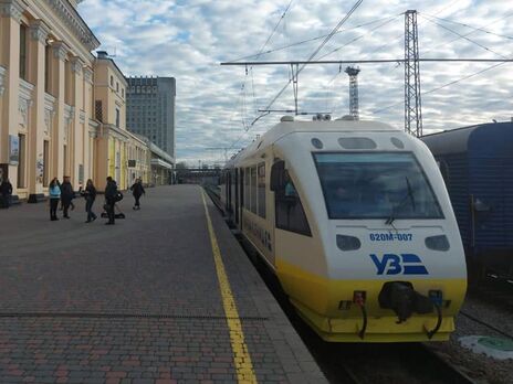 В Україні 15 потягів затримуються через наслідки ракетної атаки РФ