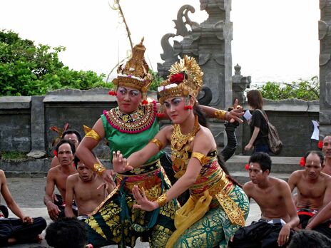В Индонезии приняли закон, который запрещает сожительство без брака. Закон касается и туристов
