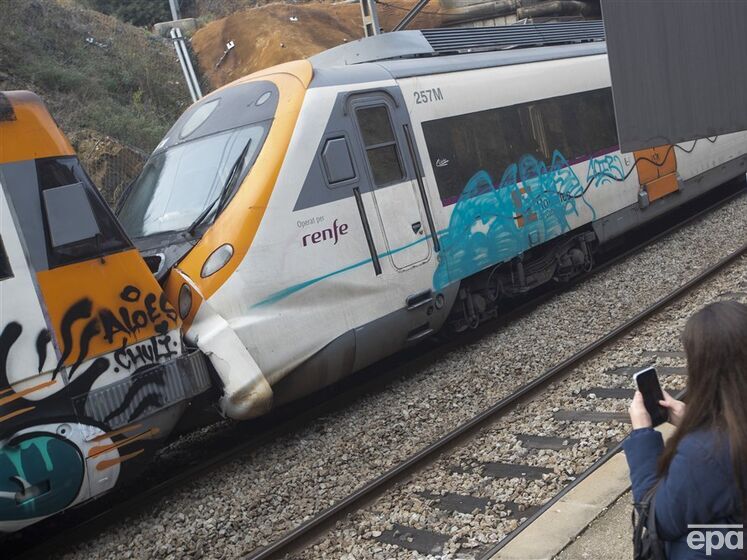 В Испании в результате столкновения поездов пострадали более 150 человек