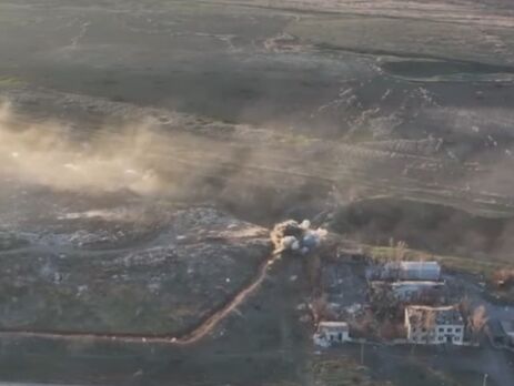 Десантники показали, як знищують позиції окупантів у районі Бахмута. Відео