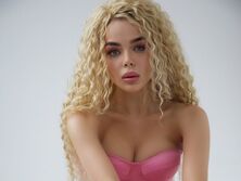 Grosu после разлуки с бойфрендом из РФ выпустила песню 