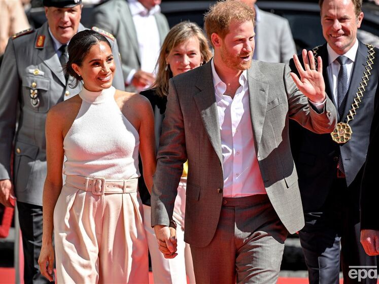Netflix показала первые три эпизода фильма о принце Гарри и его жене Меган. СМИ пишут, что интервью пары усугубит раскол с королевской семьей