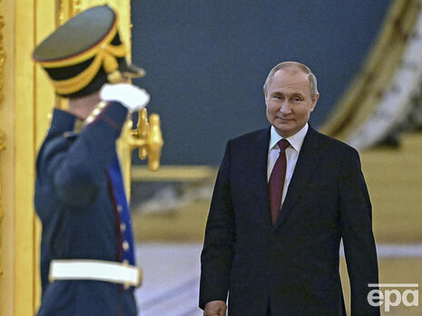 Путину сейчас опасно передавать власть преемнику, считает Пономарев