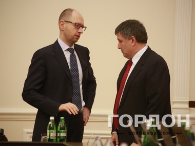 Яценюк объявил о реформе самоуправления и отчитал Авакова за кортеж. Фоторепортаж