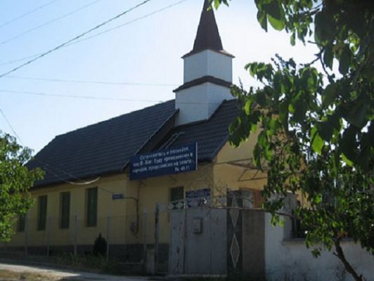 В аннексированном РФ Крыму выселяют из здания христианскую общину, поддержавшую крымских татар