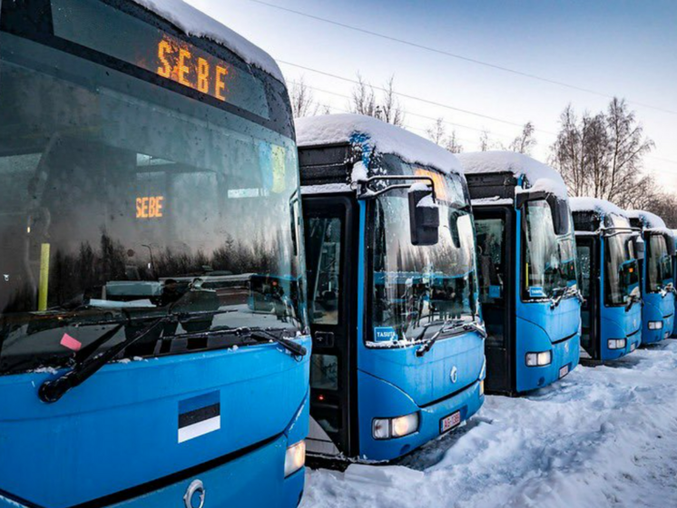 Эстония передала Украине 11 автобусов с генераторами и энергооборудованием