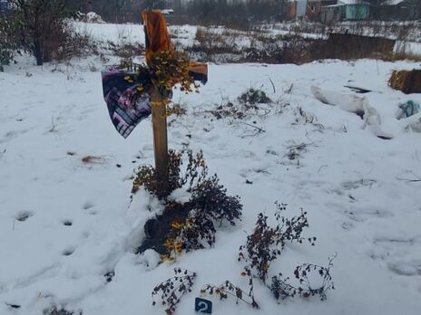 В Харьковской области эксгумировали тело женщины, которая погибла от обстрелов – полиция