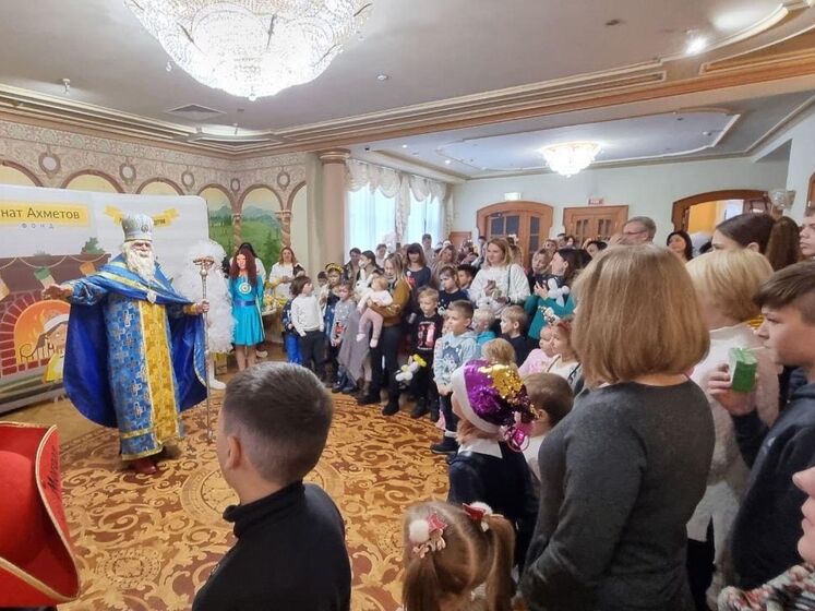 У Києві в межах акції "Рінат Ахметов – Дітям" відбулася новорічна вистава для дітей