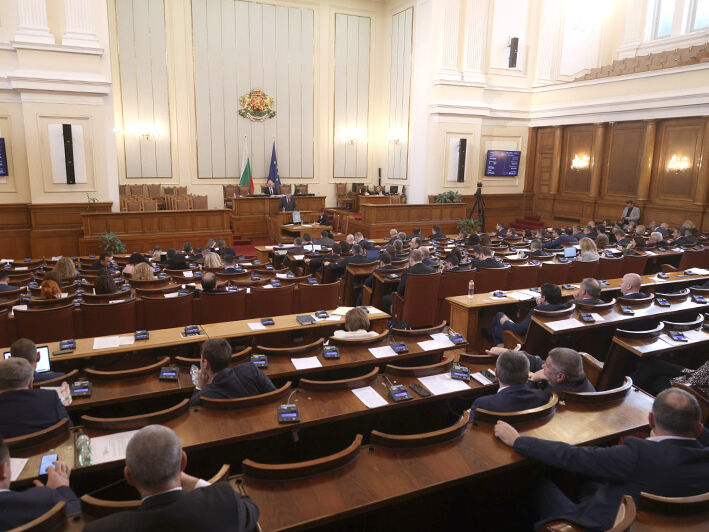 Болгария утвердила первый пакет военной помощи Украине, объемы и тип вооружений засекречены