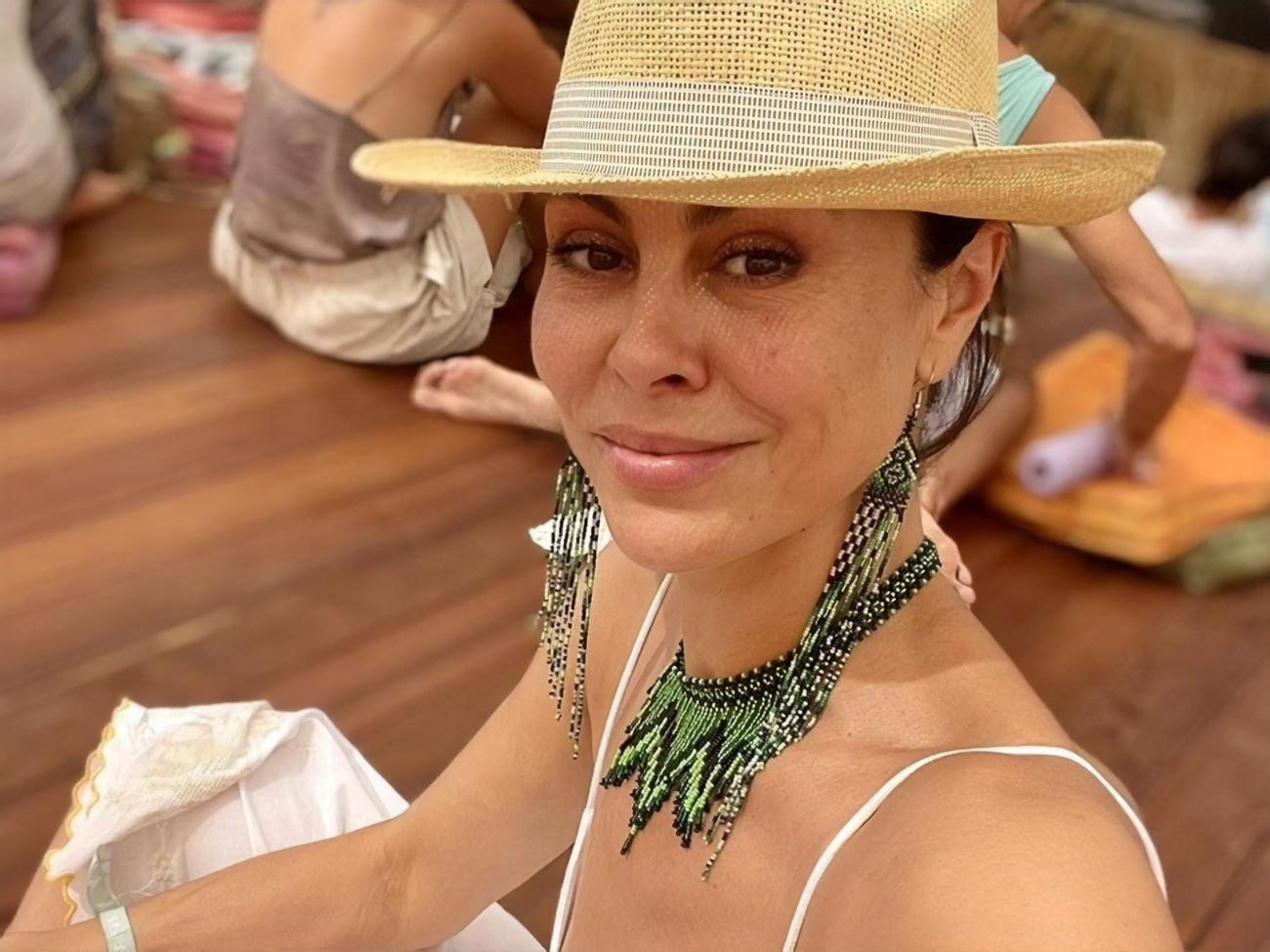 Саусақтары бар куннилингус фото Пәк қызбен миссионерлік секс