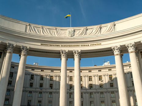 У посольство України у Греції надійшов закривавлений пакет – МЗС