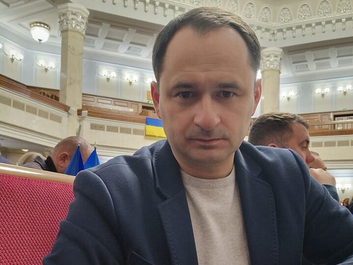 Рада призначила своїм представником у Конституційному Суді України нардепа від "Слуги народу" Дирдіна