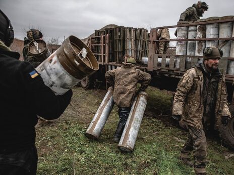 Росіяни наступають на двох напрямках, намагаються покращити тактичне положення ще на трьох, на решті обороняються – Генштаб ЗСУ