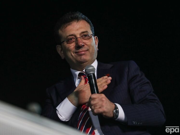Мэра Стамбула приговорили к почти трем годам тюрьмы за слово "глупость". Его считают серьезным соперником Эрдогана на будущих выборах